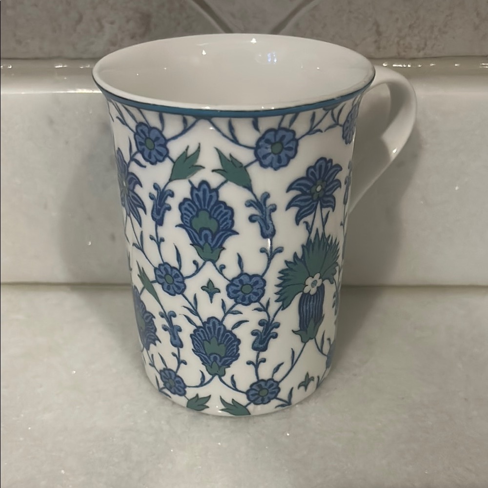 Stechol blue and white Jacobean mug EUC Bone China